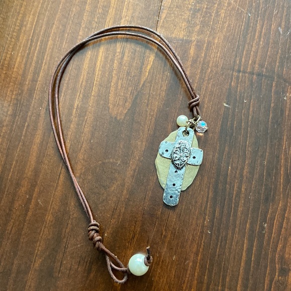 Unique hand crafted metal necklace - Picture 2 of 6